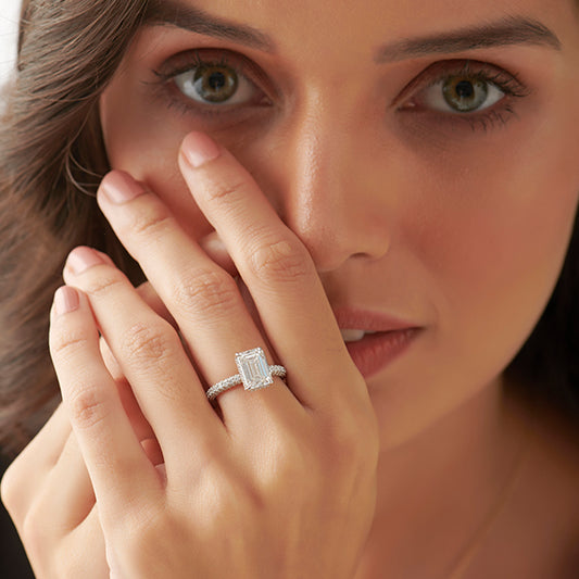 Luminous Emerald With Round Side Stone Diamond Ring - MQ